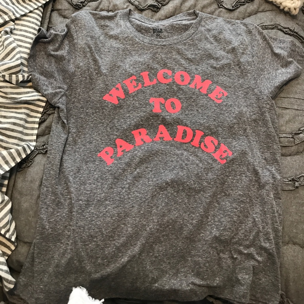 Billabong graphic tee! “Welcome to Paradise”